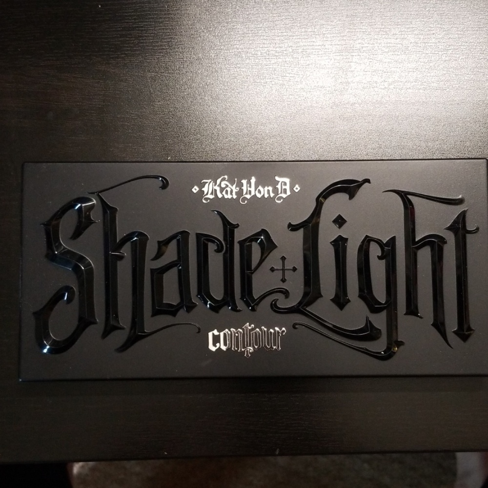 Kat Von D shade light cream contour
